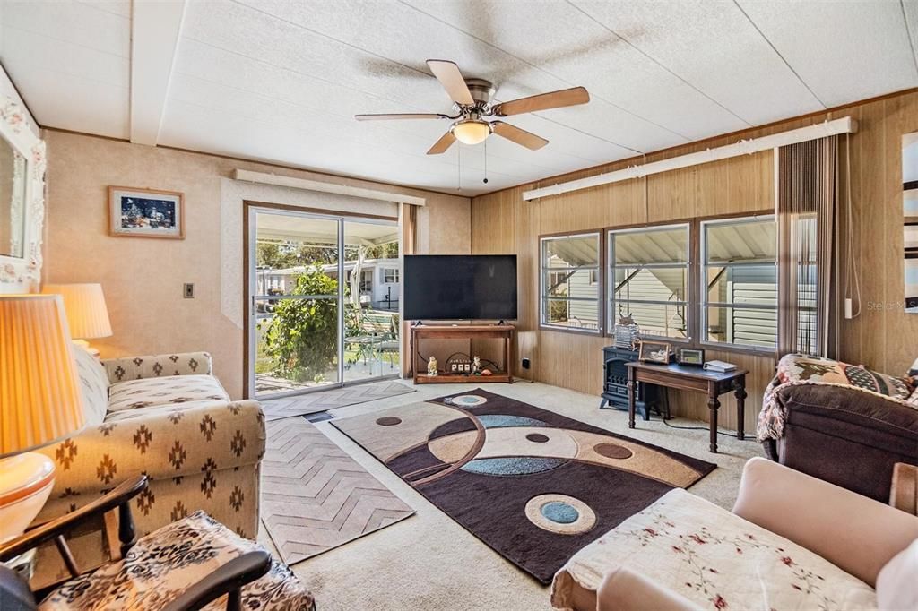 待售: $122,500 (2 贝兹, 2 浴室, 960 平方英尺)