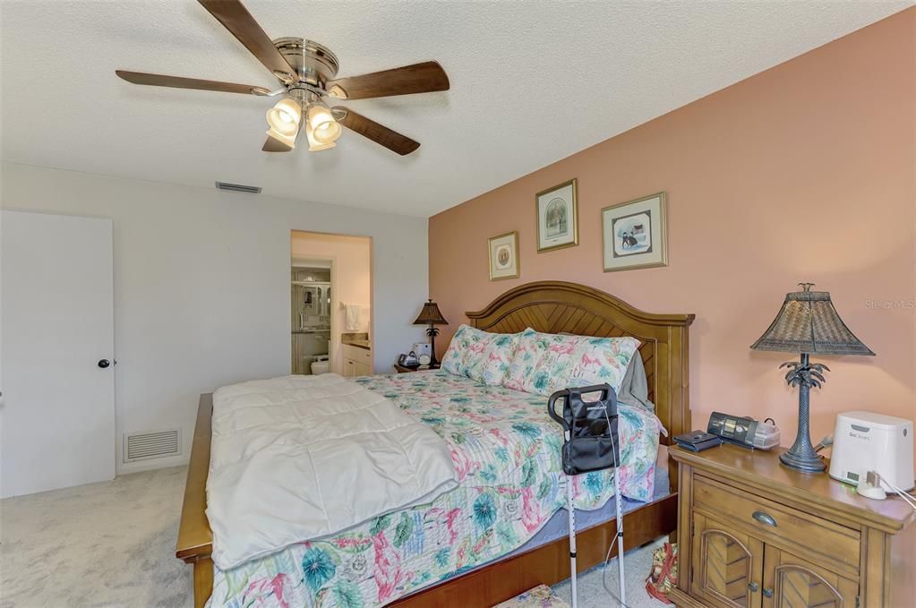For Sale: $370,000 (2 beds, 2 baths, 1188 Square Feet)