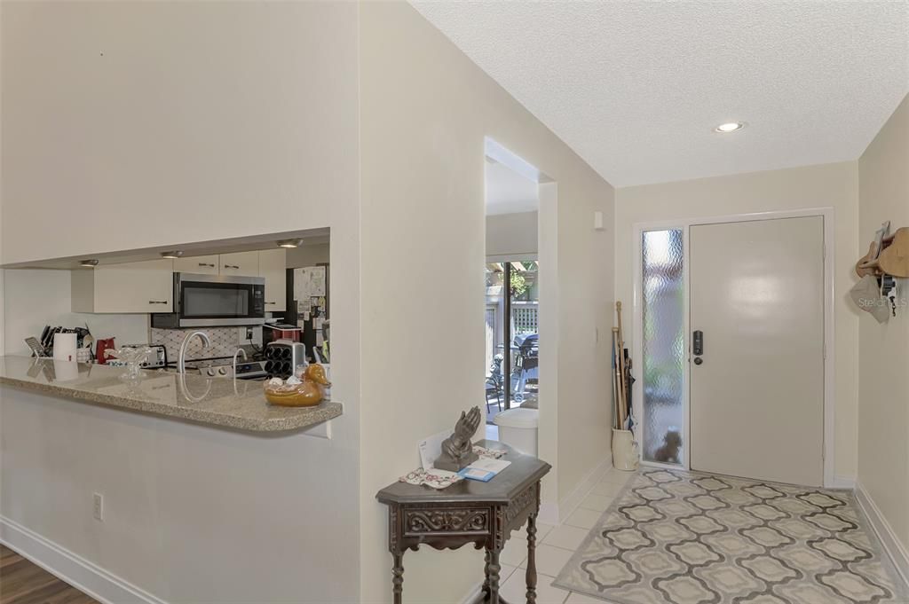 For Sale: $370,000 (2 beds, 2 baths, 1188 Square Feet)