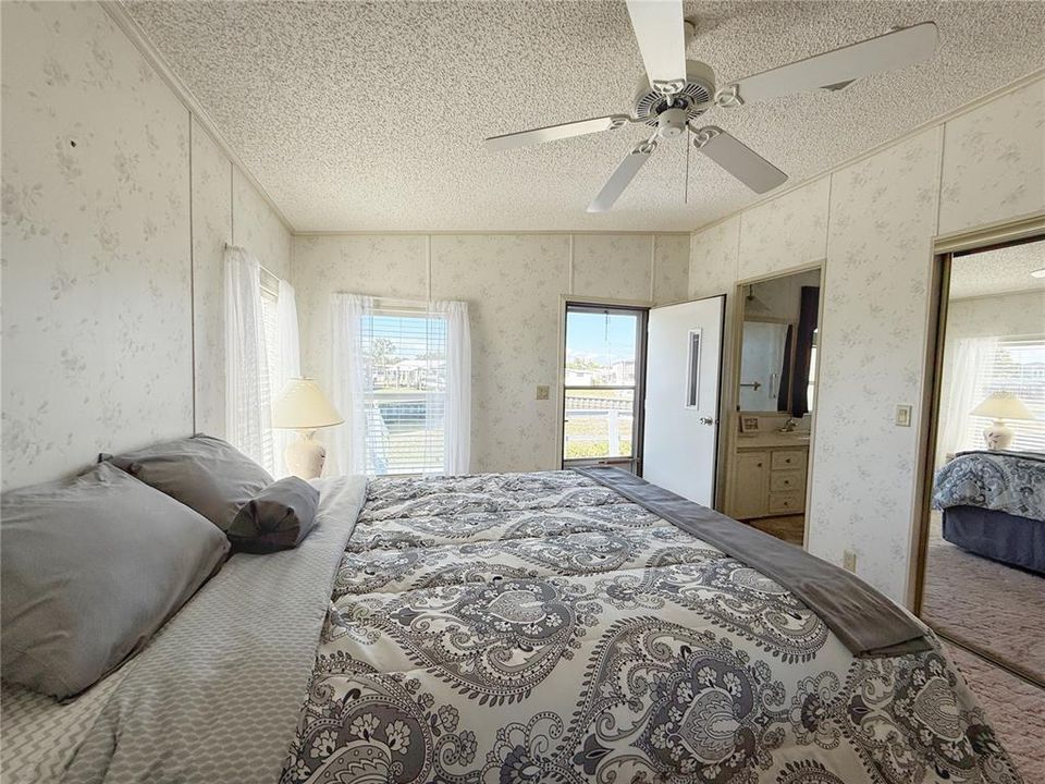 For Sale: $259,900 (2 beds, 2 baths, 1012 Square Feet)