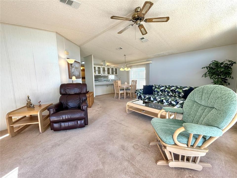 For Sale: $259,900 (2 beds, 2 baths, 1012 Square Feet)