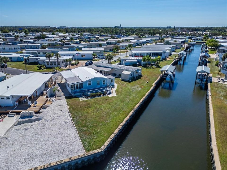 For Sale: $259,900 (2 beds, 2 baths, 1012 Square Feet)