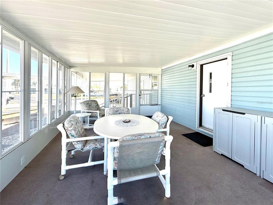 For Sale: $259,900 (2 beds, 2 baths, 1012 Square Feet)