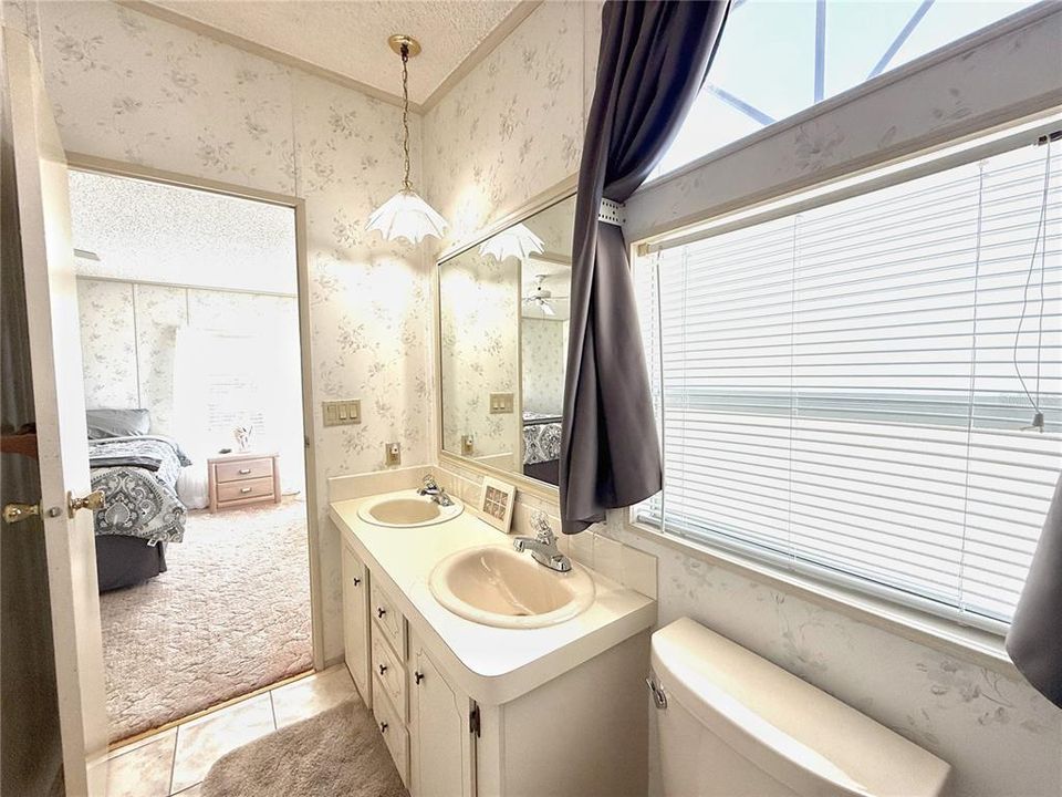 For Sale: $259,900 (2 beds, 2 baths, 1012 Square Feet)