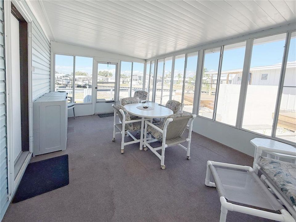 For Sale: $259,900 (2 beds, 2 baths, 1012 Square Feet)