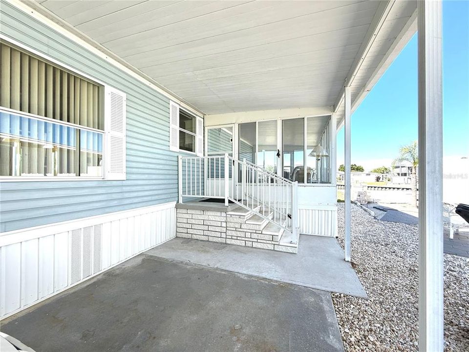 For Sale: $259,900 (2 beds, 2 baths, 1012 Square Feet)