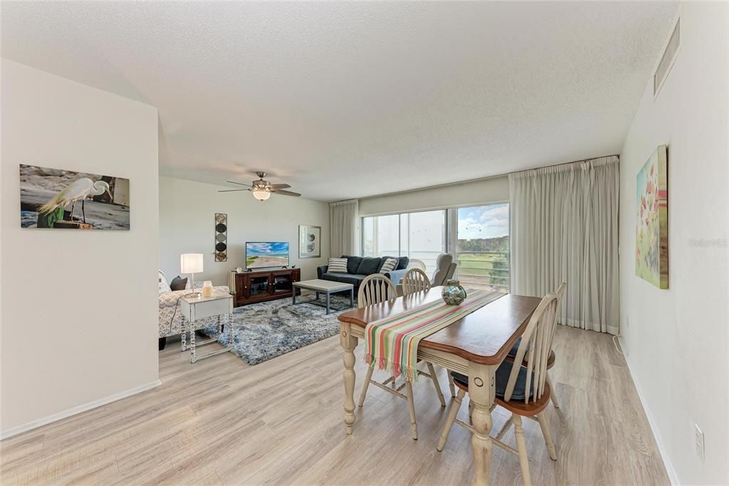 На продажу: $199,000 (2 спален, 2 ванн, 1008 Квадратных фут)