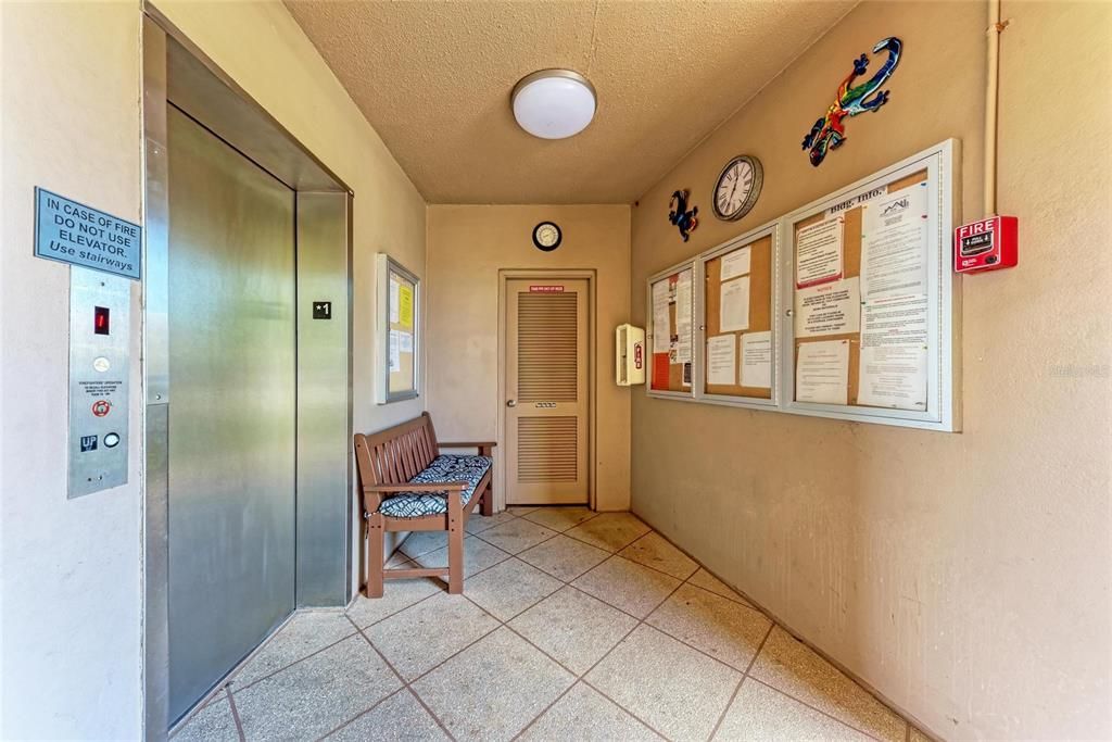 На продажу: $199,000 (2 спален, 2 ванн, 1008 Квадратных фут)