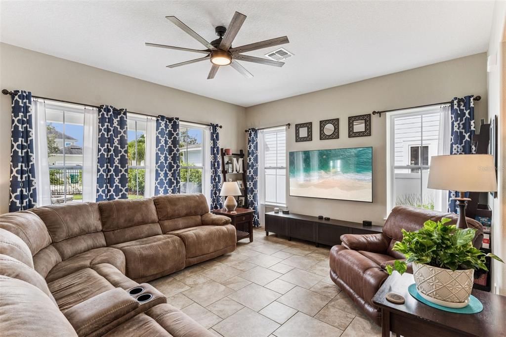 待售: $850,000 (4 贝兹, 3 浴室, 2548 平方英尺)