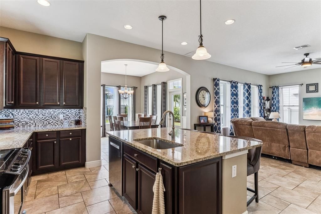 待售: $850,000 (4 贝兹, 3 浴室, 2548 平方英尺)