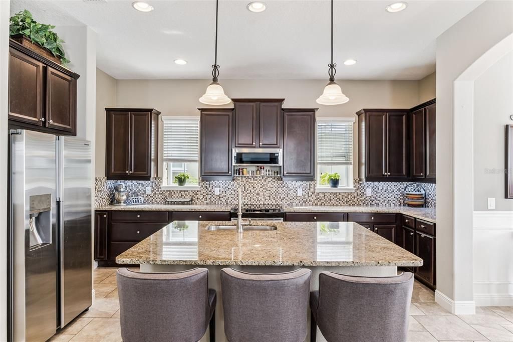 待售: $850,000 (4 贝兹, 3 浴室, 2548 平方英尺)