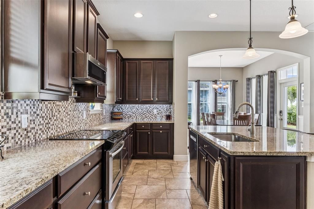 待售: $850,000 (4 贝兹, 3 浴室, 2548 平方英尺)