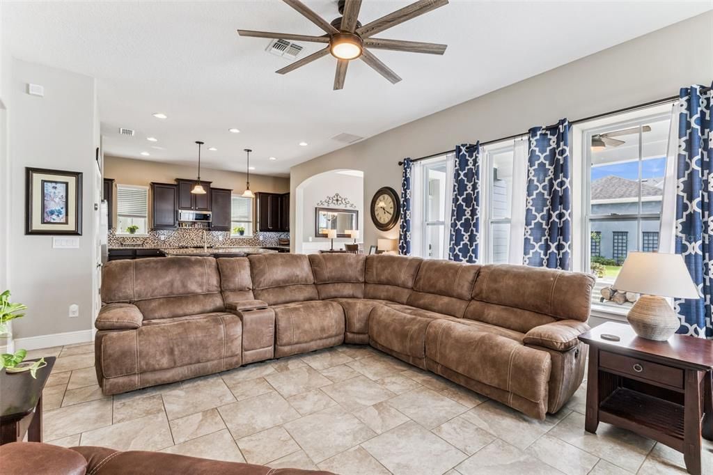 待售: $850,000 (4 贝兹, 3 浴室, 2548 平方英尺)