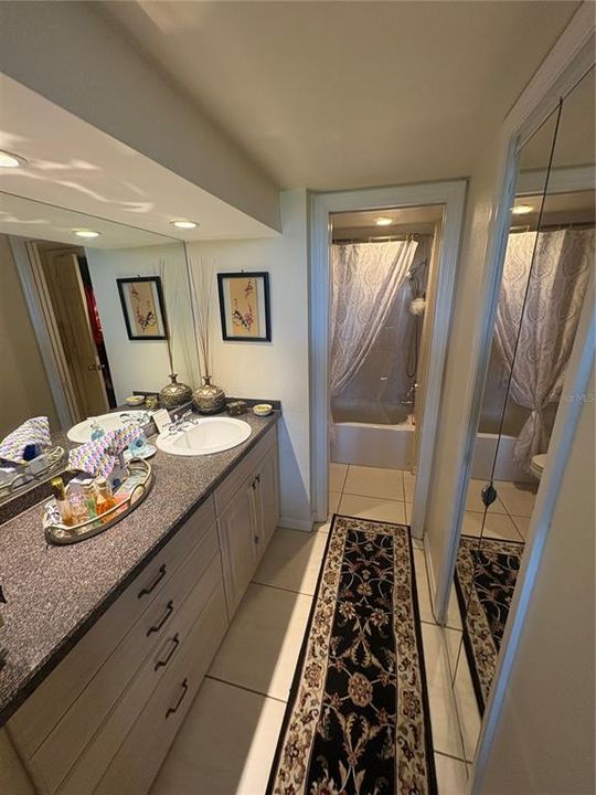 Active With Contract: $137,900 (1 beds, 1 baths, 810 Square Feet)