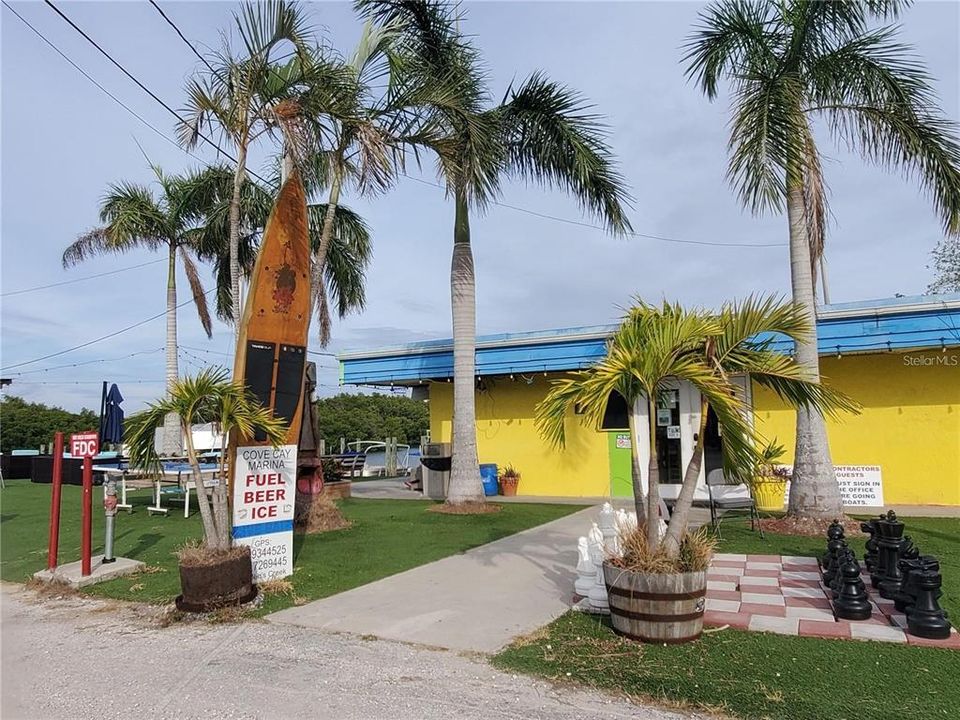 Active With Contract: $137,900 (1 beds, 1 baths, 810 Square Feet)