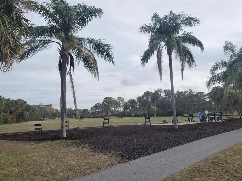 Active With Contract: $137,900 (1 beds, 1 baths, 810 Square Feet)