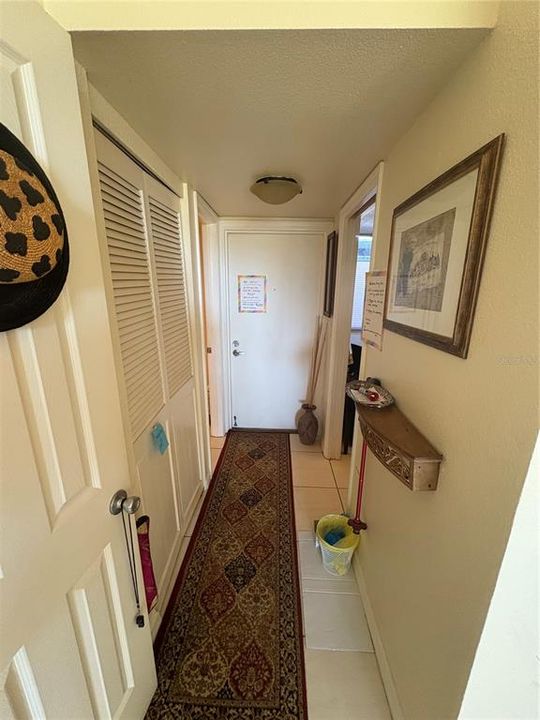 Active With Contract: $137,900 (1 beds, 1 baths, 810 Square Feet)