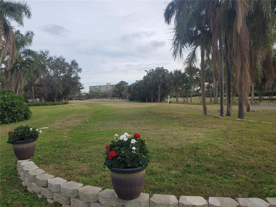 Active With Contract: $137,900 (1 beds, 1 baths, 810 Square Feet)