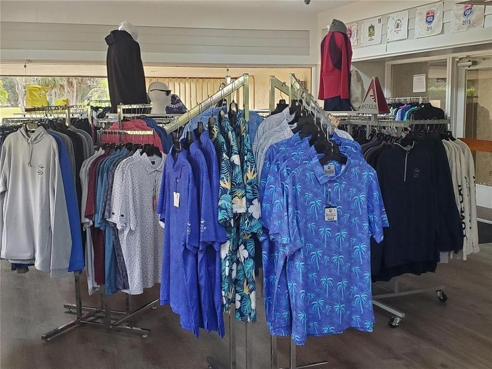 Active With Contract: $137,900 (1 beds, 1 baths, 810 Square Feet)