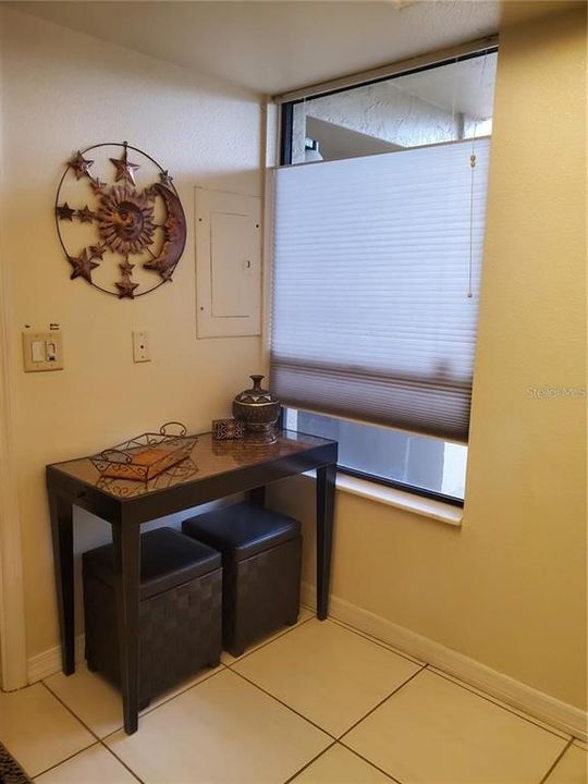 Active With Contract: $137,900 (1 beds, 1 baths, 810 Square Feet)