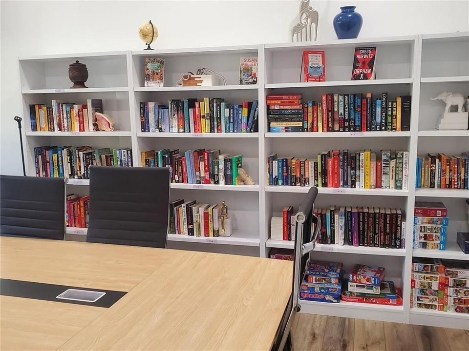 Active With Contract: $137,900 (1 beds, 1 baths, 810 Square Feet)