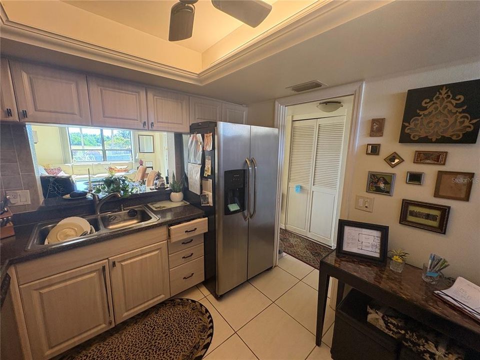 Active With Contract: $137,900 (1 beds, 1 baths, 810 Square Feet)