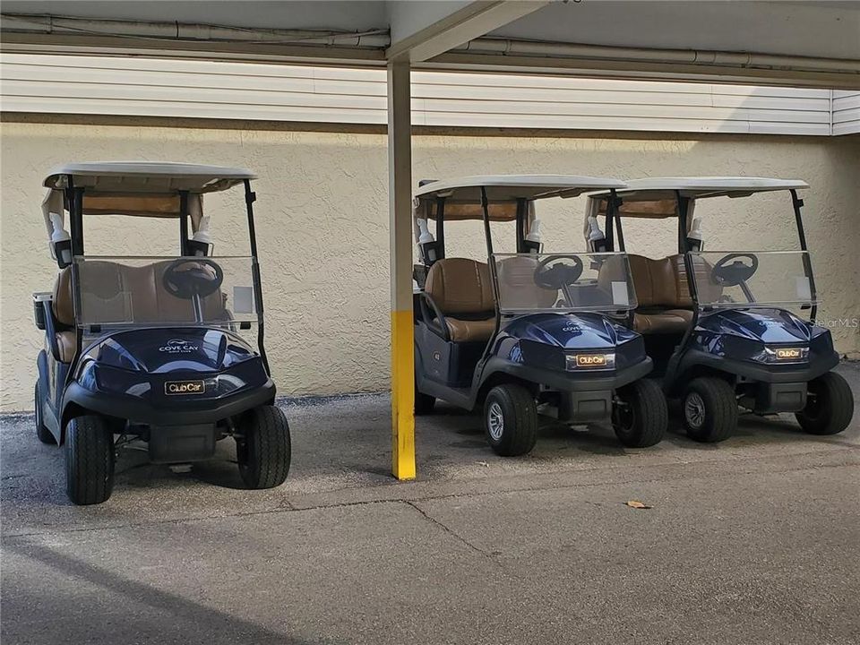 Active With Contract: $137,900 (1 beds, 1 baths, 810 Square Feet)