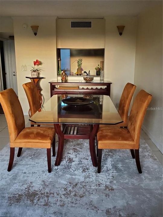 Active With Contract: $137,900 (1 beds, 1 baths, 810 Square Feet)