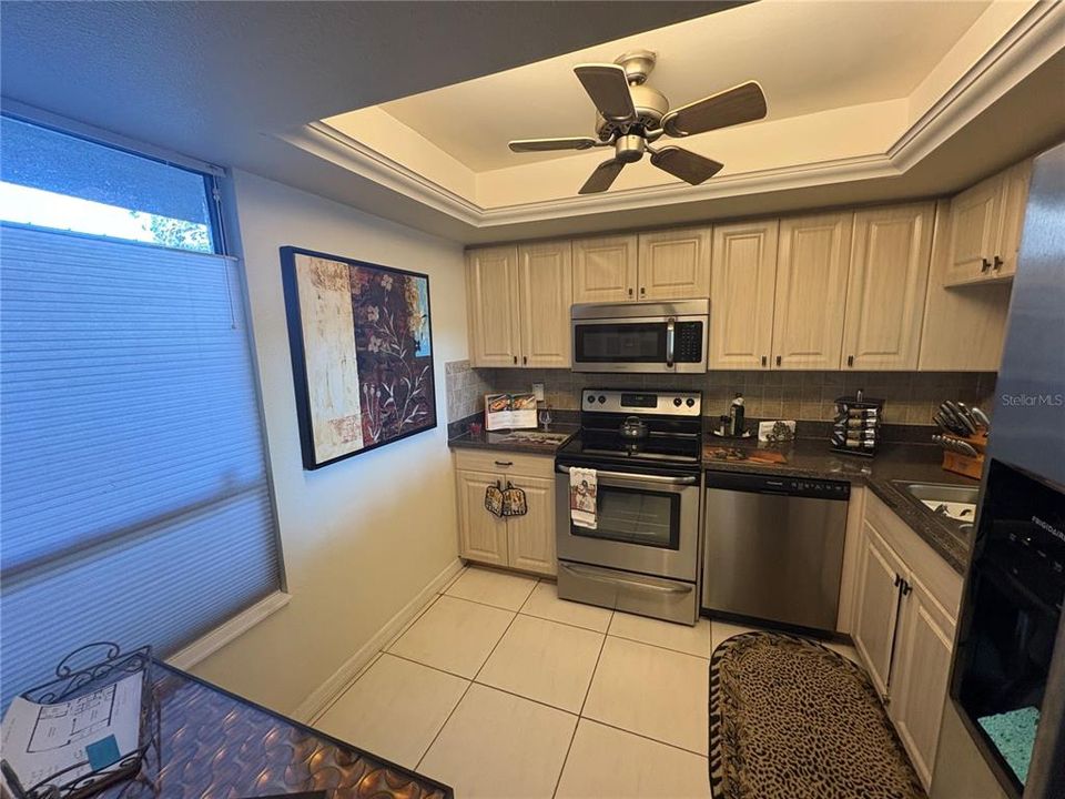 Active With Contract: $137,900 (1 beds, 1 baths, 810 Square Feet)