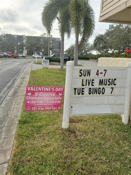 Active With Contract: $137,900 (1 beds, 1 baths, 810 Square Feet)