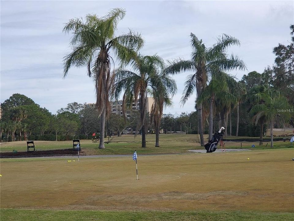 Active With Contract: $137,900 (1 beds, 1 baths, 810 Square Feet)