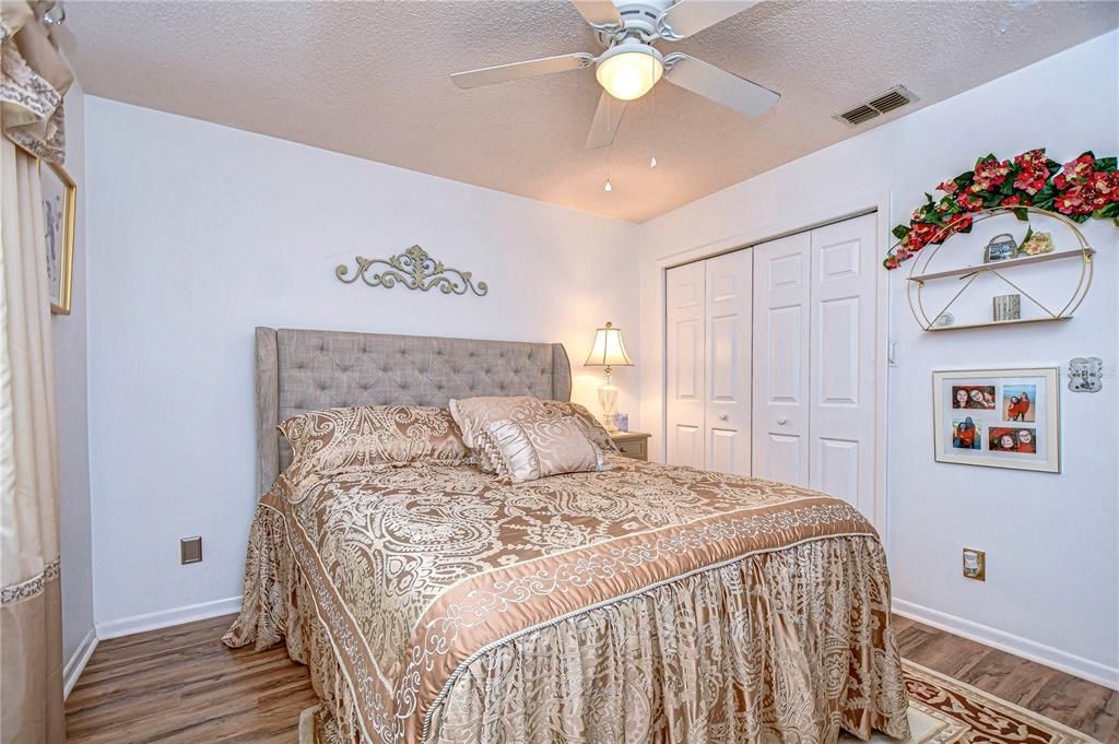 На продажу: $189,900 (2 спален, 2 ванн, 1190 Квадратных фут)