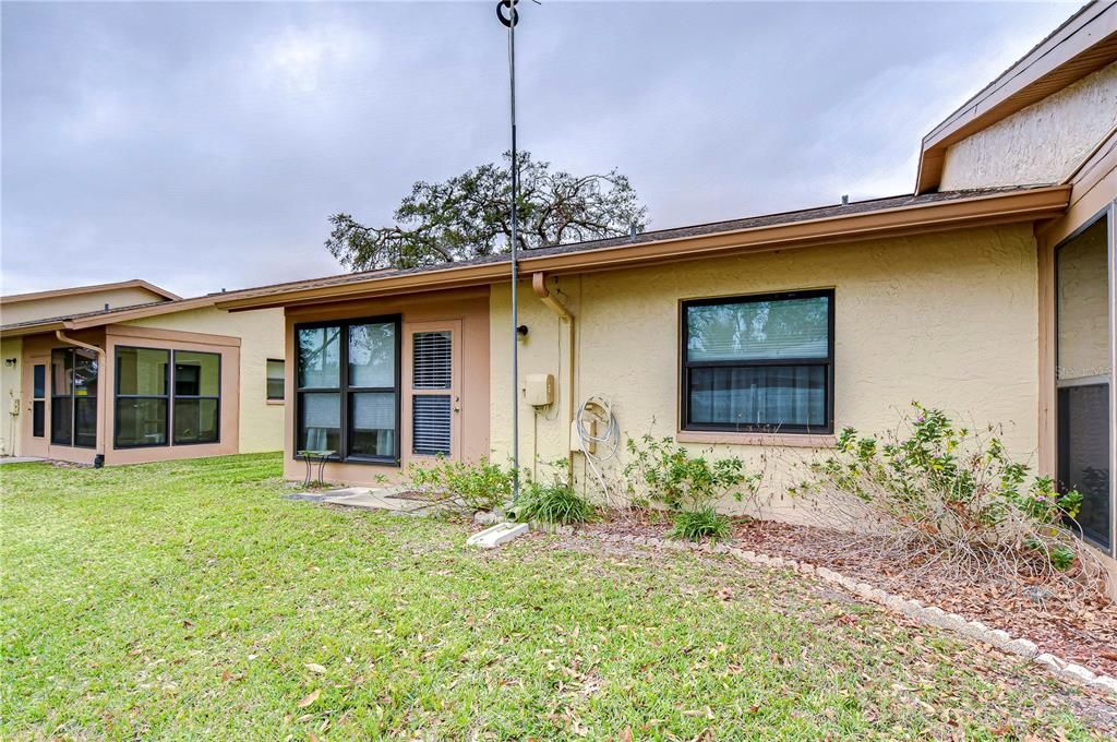 На продажу: $189,900 (2 спален, 2 ванн, 1190 Квадратных фут)