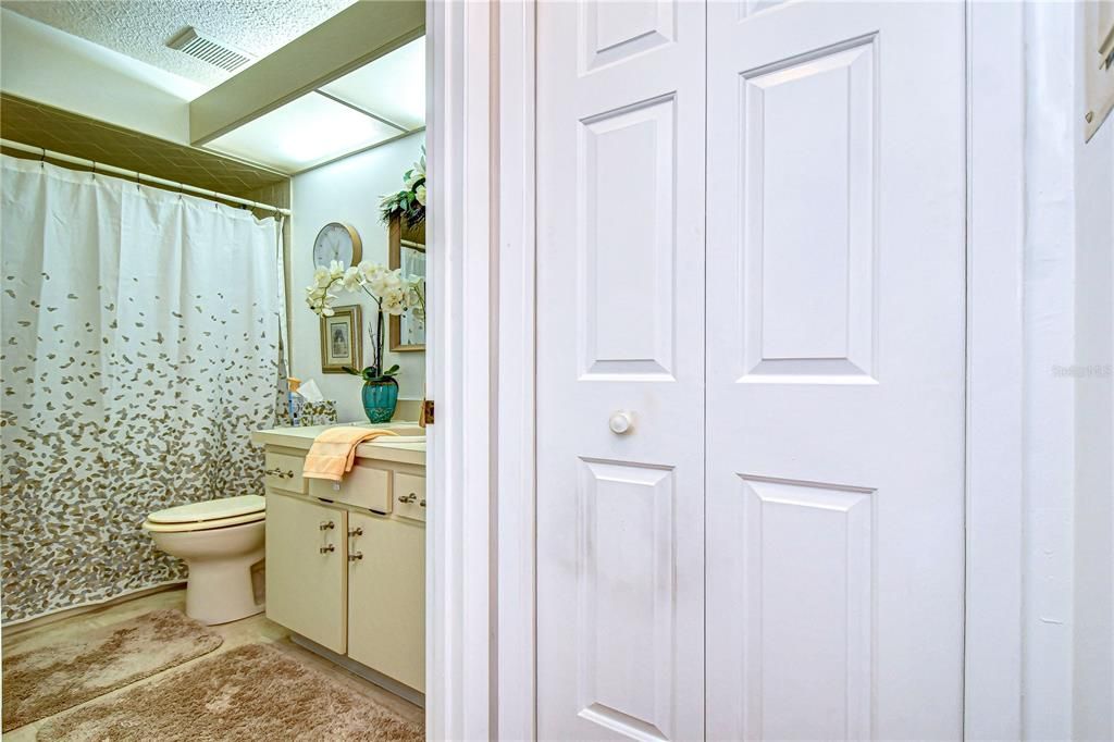 На продажу: $189,900 (2 спален, 2 ванн, 1190 Квадратных фут)