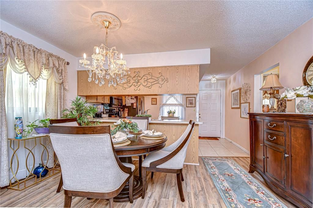 На продажу: $189,900 (2 спален, 2 ванн, 1190 Квадратных фут)