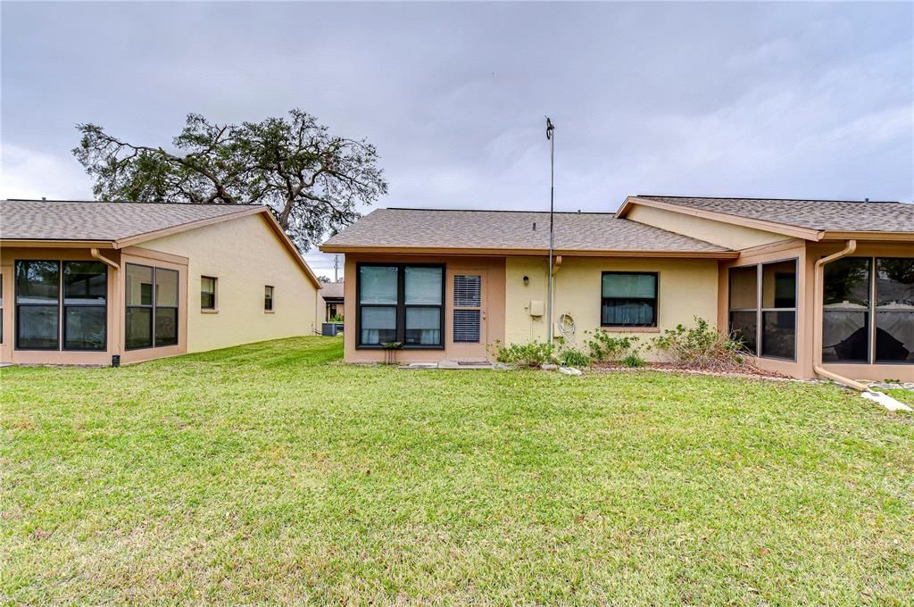 На продажу: $189,900 (2 спален, 2 ванн, 1190 Квадратных фут)