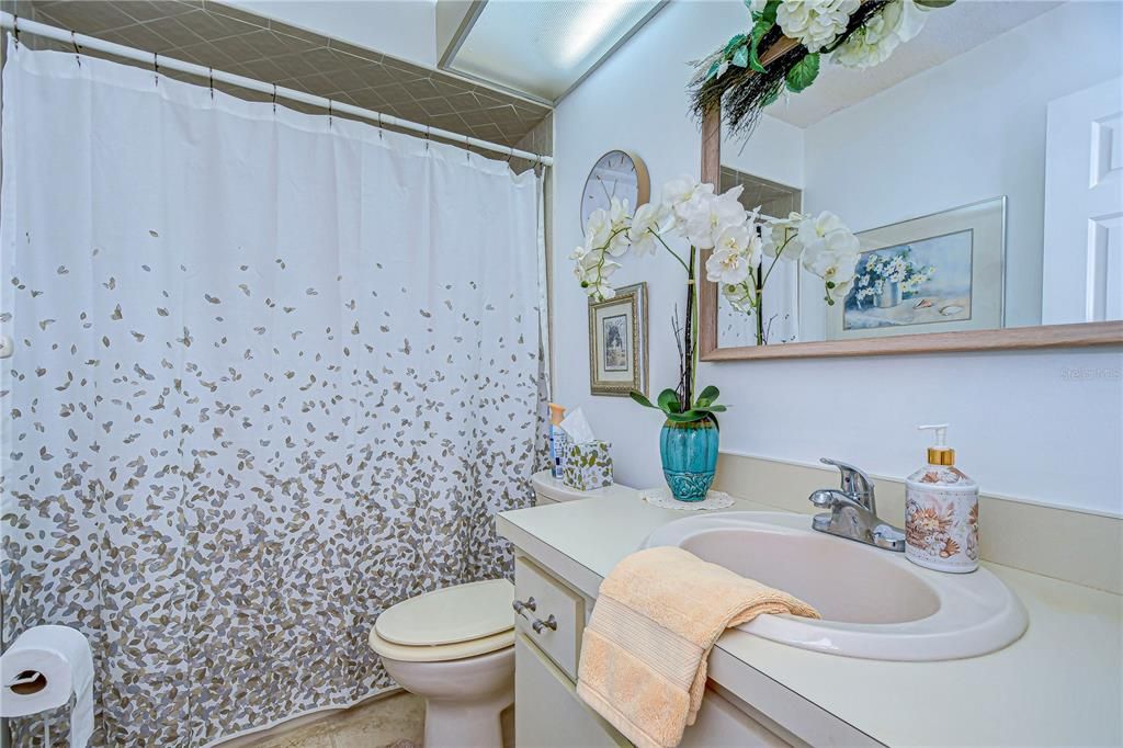 На продажу: $189,900 (2 спален, 2 ванн, 1190 Квадратных фут)