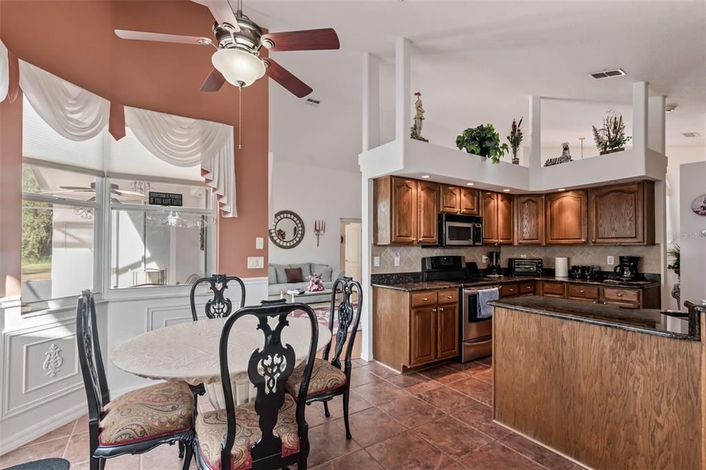 待售: $549,900 (4 贝兹, 3 浴室, 2828 平方英尺)