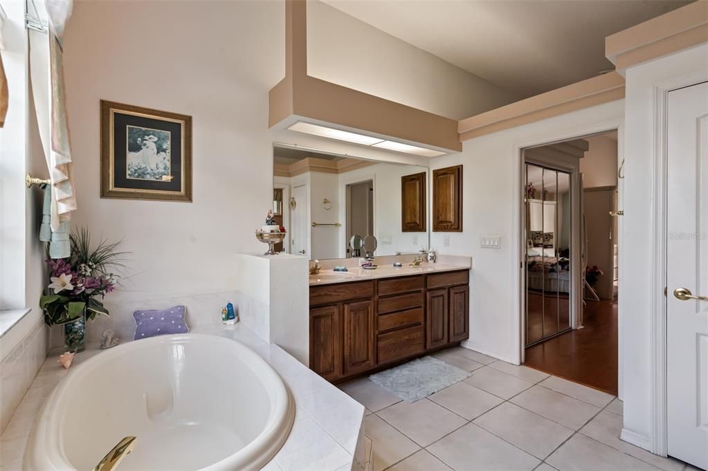 待售: $549,900 (4 贝兹, 3 浴室, 2828 平方英尺)