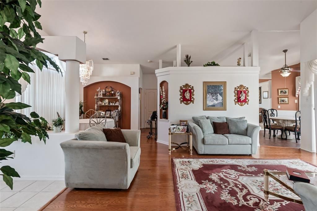 待售: $549,900 (4 贝兹, 3 浴室, 2828 平方英尺)