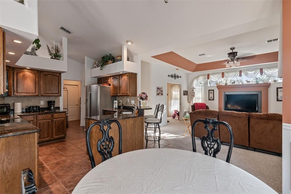 待售: $549,900 (4 贝兹, 3 浴室, 2828 平方英尺)