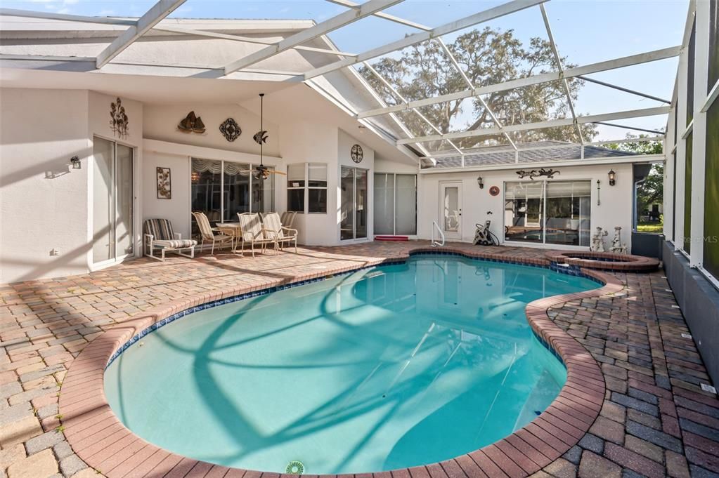 待售: $549,900 (4 贝兹, 3 浴室, 2828 平方英尺)