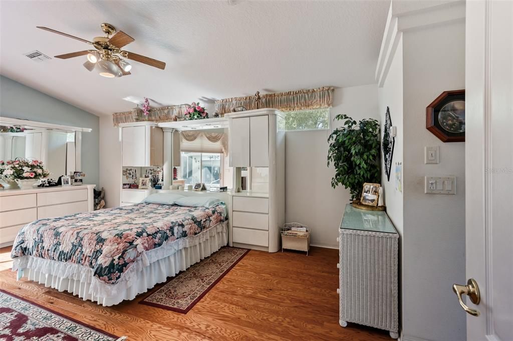 待售: $549,900 (4 贝兹, 3 浴室, 2828 平方英尺)