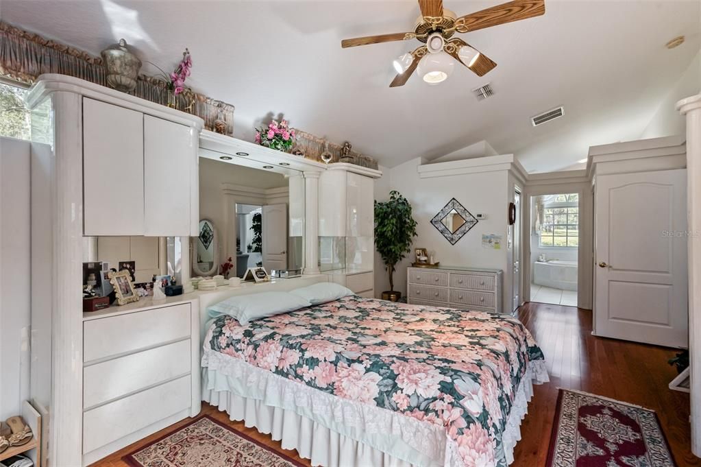 待售: $549,900 (4 贝兹, 3 浴室, 2828 平方英尺)