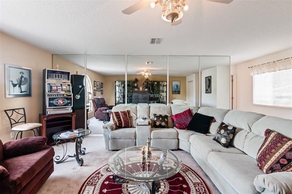 待售: $549,900 (4 贝兹, 3 浴室, 2828 平方英尺)