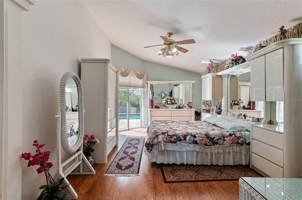 待售: $549,900 (4 贝兹, 3 浴室, 2828 平方英尺)