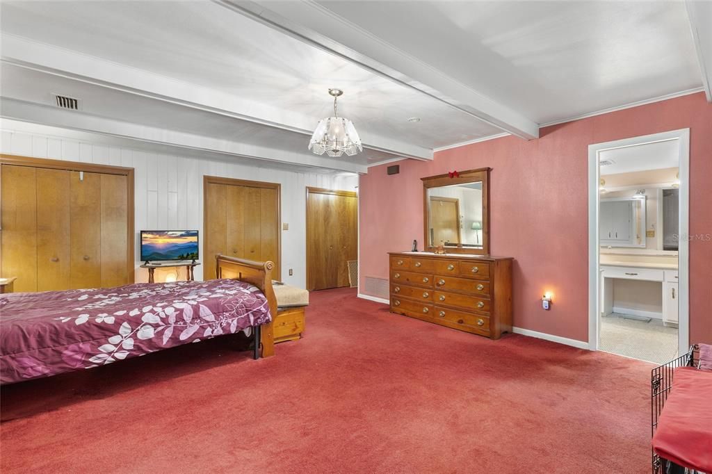 En Venta: $950,000 (3 camas, 2 baños, 2634 Pies cuadrados)