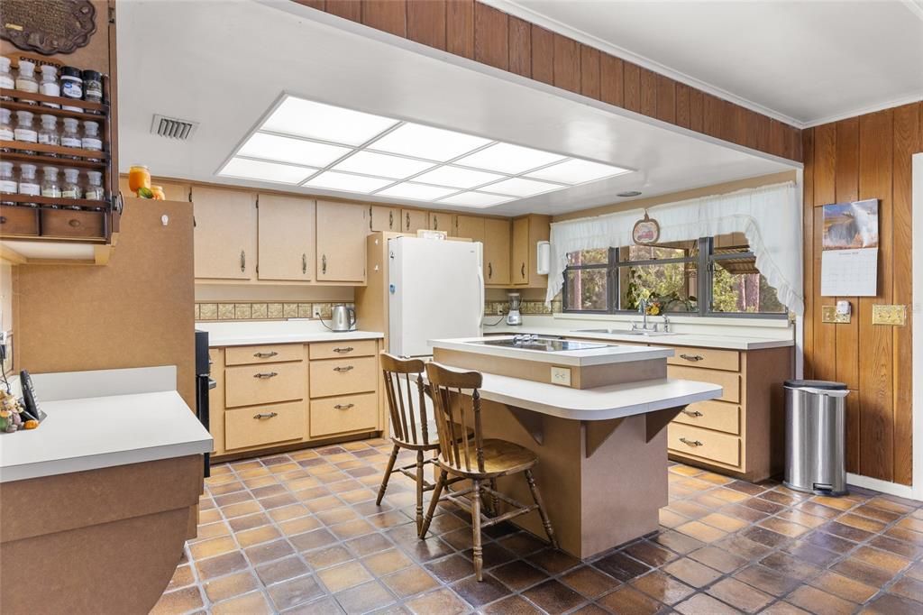 En Venta: $950,000 (3 camas, 2 baños, 2634 Pies cuadrados)