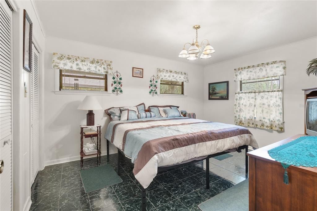 En Venta: $950,000 (3 camas, 2 baños, 2634 Pies cuadrados)