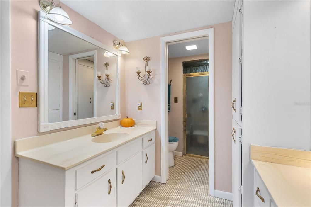 En Venta: $950,000 (3 camas, 2 baños, 2634 Pies cuadrados)